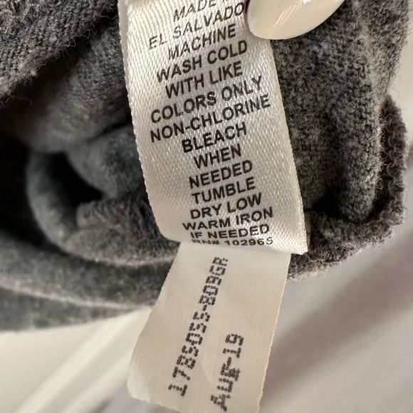 League Women’s Seton‎ Hall Pirates University V-Neck Fitted T-Shirt Lg College - Picture 8 of 10